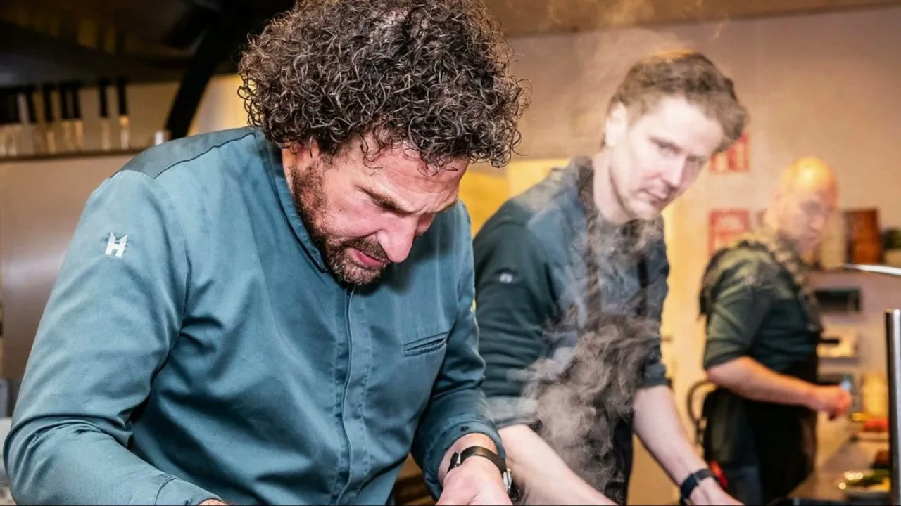 Het team van MakeItNice samen aan het werk